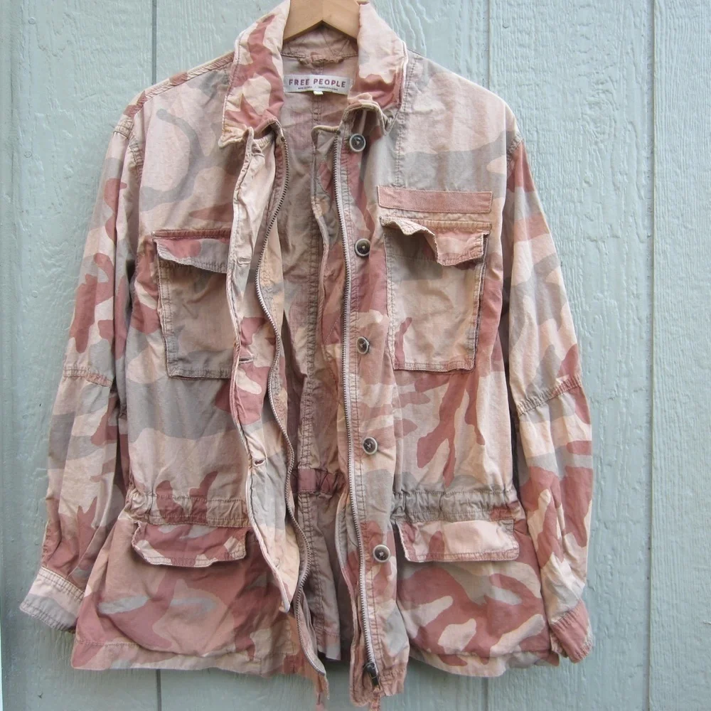 Free People shirt jacket Womens S Tan Camo‎ pockets button Y2K grunge hiking - Picture 8 of 17